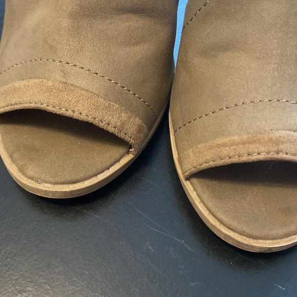 Open toe / peep toe booties - Picture 2 of 9